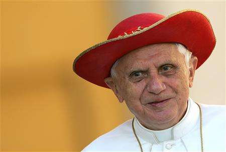 pope-benedict-saturno-hat.jpg